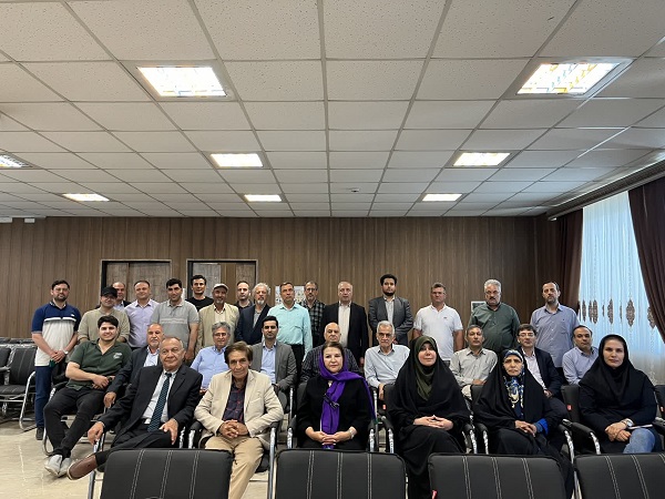 بازدید اعضای هیأت علمی دانشکده کشاورزی از شرکت کشت و صنعت هزارجلفا